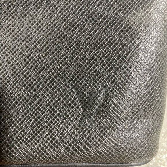Louis Vuitton Taiga Messenger Bag Anton Ardoise Leather Quiet Luxury - Picture 11 of 15